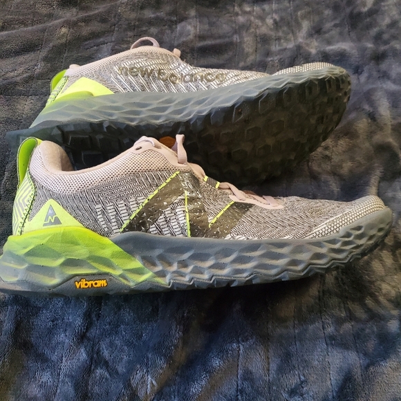 New Balance Fresh Foam X Hierro V6 Gray/Green WTHIERO6 woman's size 11 sneakers - Picture 3 of 11